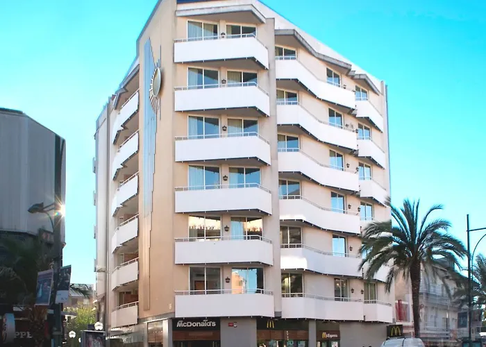 Lloret Sun 公寓 *